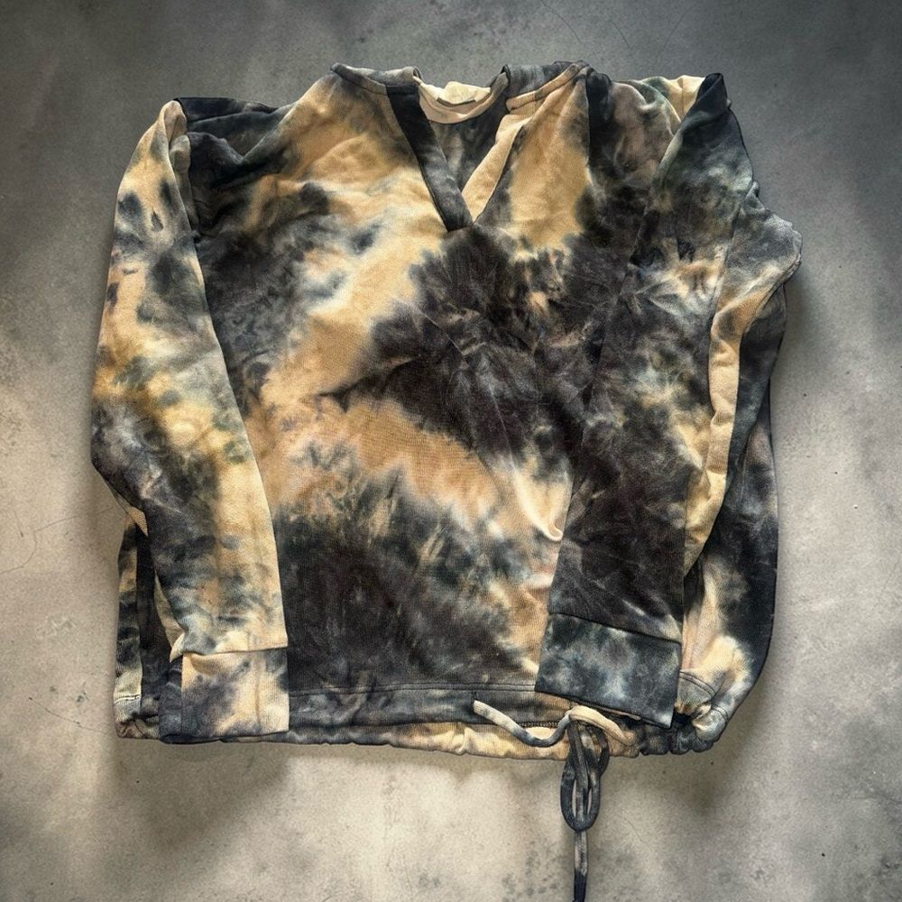 78 & Sunny Tie-Dye Long Sleeve Top. Size Medium